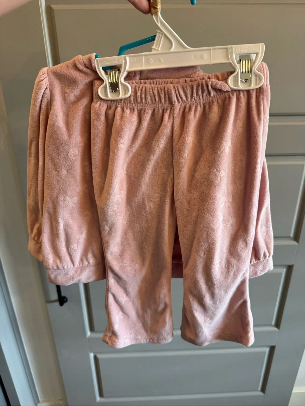 Kids Plush Long Sleeve Pajama Set - Pink Velour Bow print - Picture 4 of 5